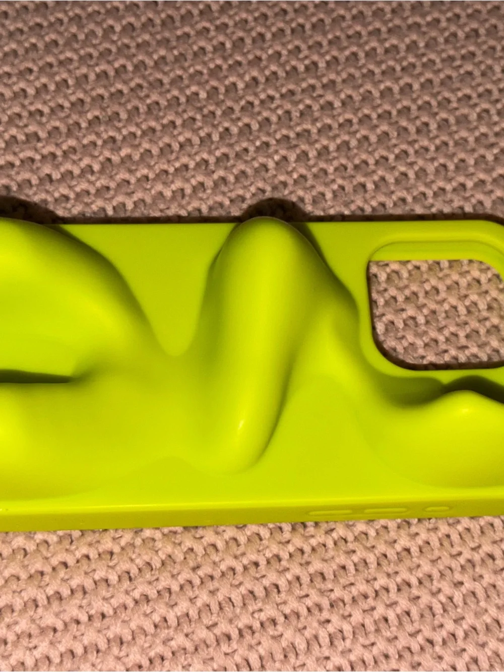 iPhone 15 pro max ergonomic phone case